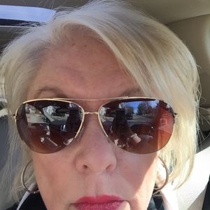 Meet your Posher, Dee ann